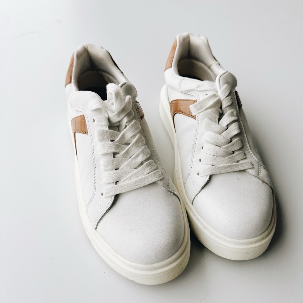 Steve Madden White and Tan Golf Shoes